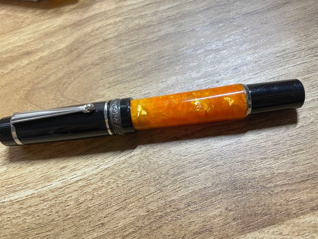 ドルチェビータ　デルタ　ミディアム　万年筆