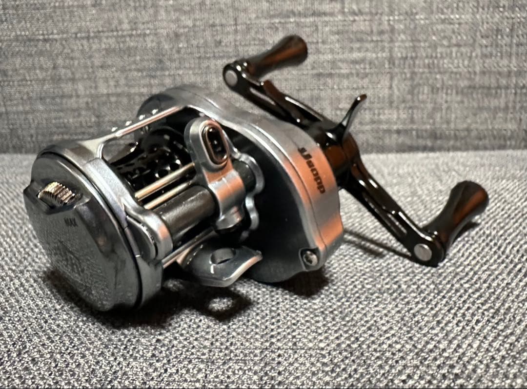 明日までセール！新品 超軽量 丸型ベイトフィネスリール　左ハンドル ベイトリール