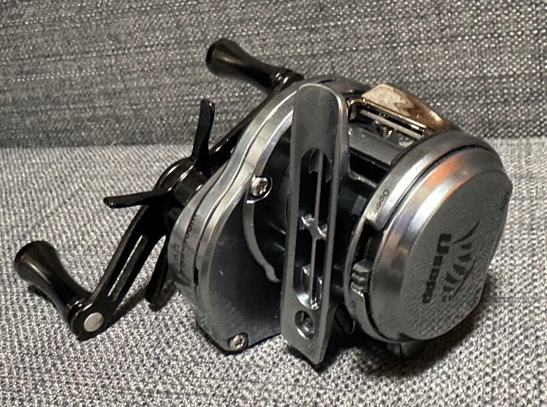 明日までセール！新品 超軽量 丸型ベイトフィネスリール　左ハンドル ベイトリール