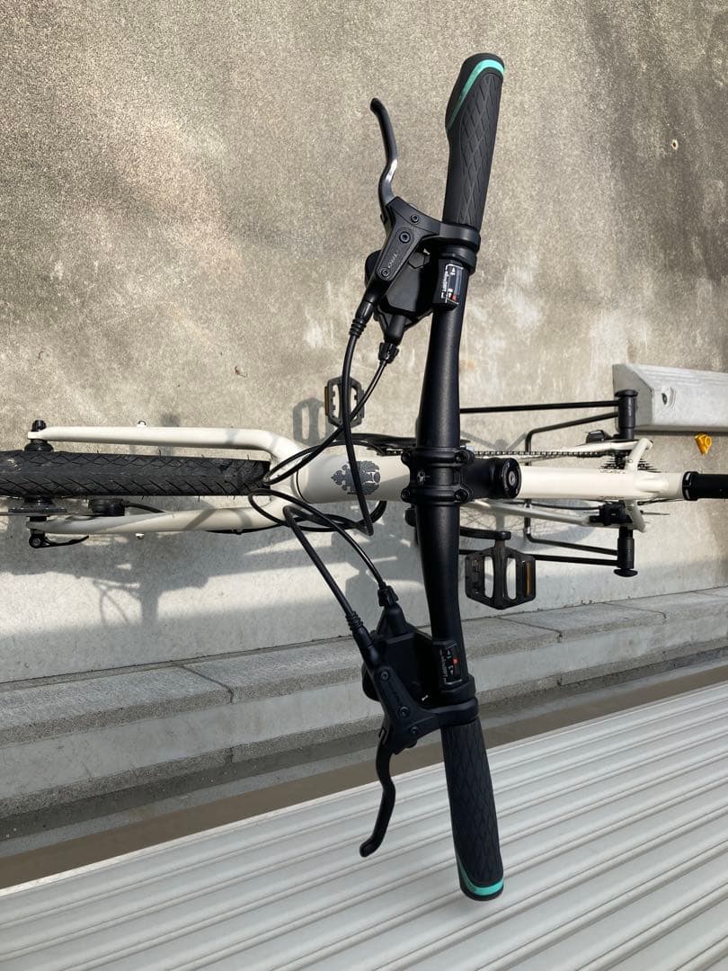 ビアンキ C-SPORT2 油圧ディスクブレーキ　　美品屋内保管　マットホワイト