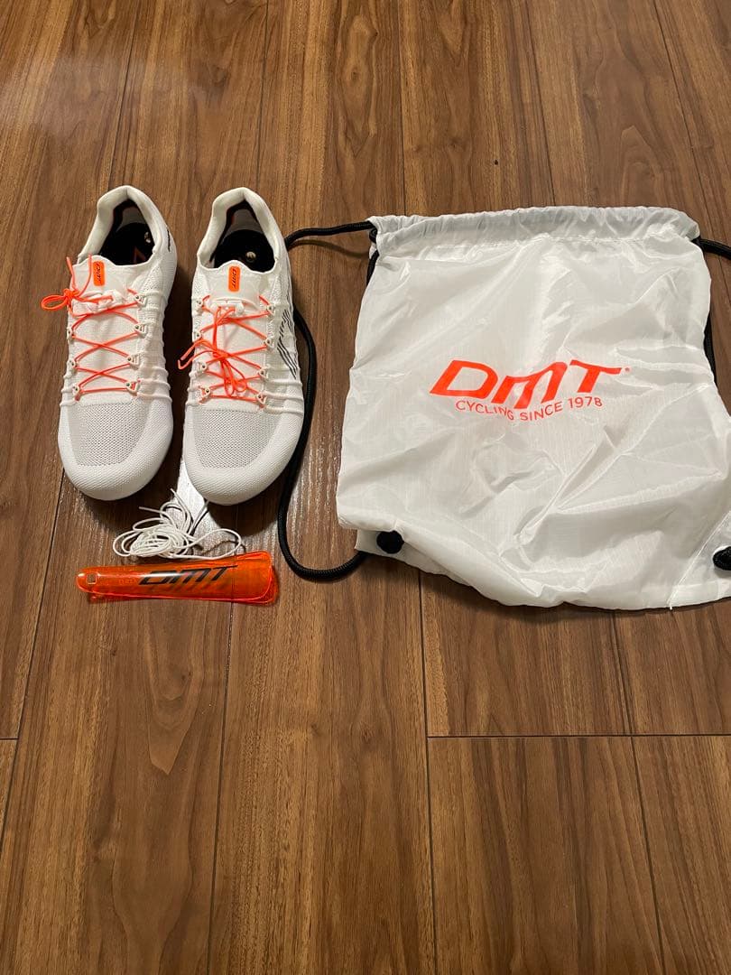 DMT (ディーエムティー） POGIS ホワイト 43サイズ