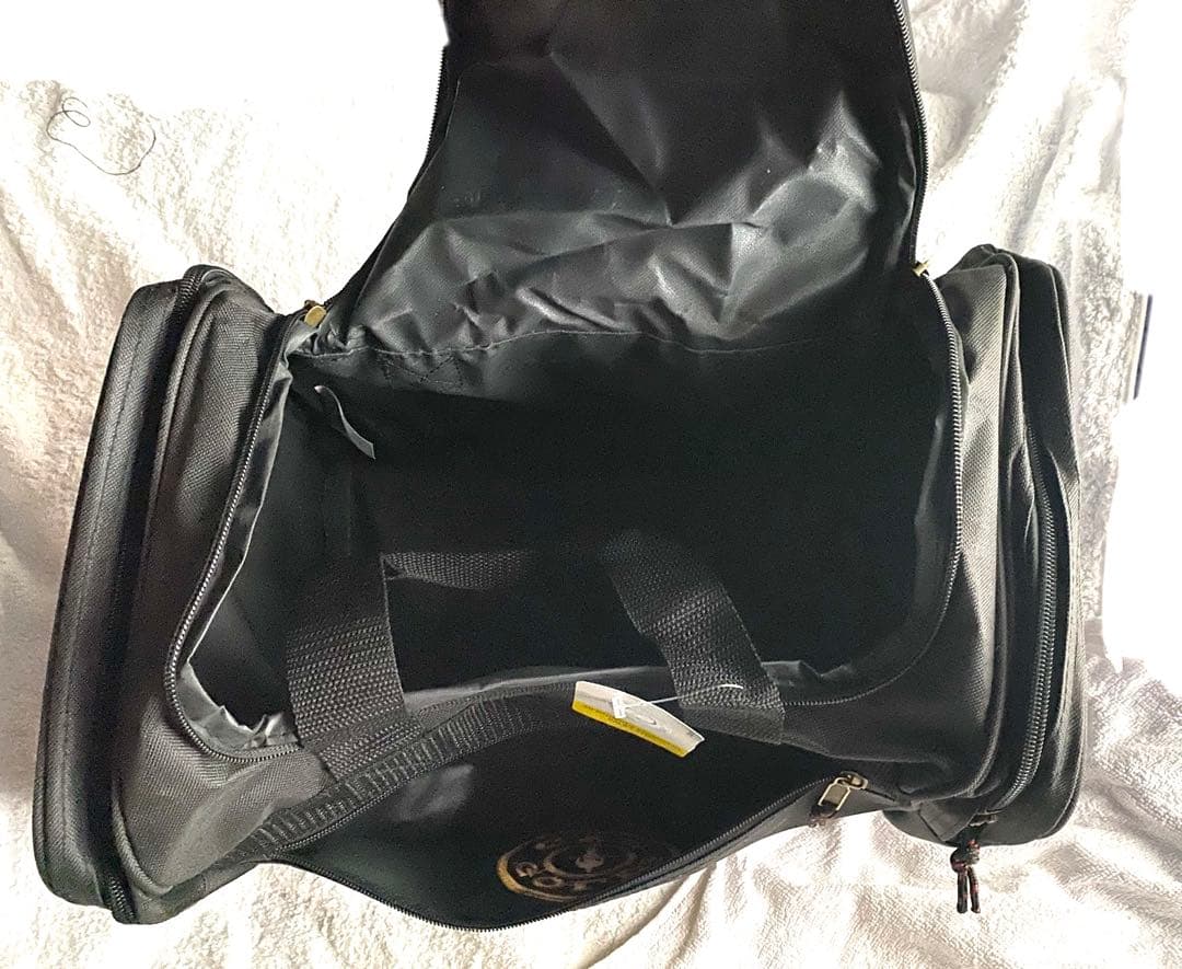 未使用新品ゴールドジムGold's Gym★ダッフルバッグLA本部限定★中サイズ