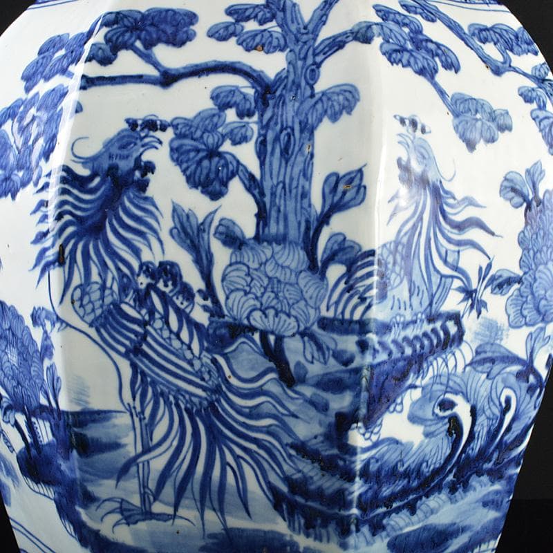 中国　景徳鎮製款　青花　神獣花文　八角面取瓶　高さ約48cm　V　R7338F