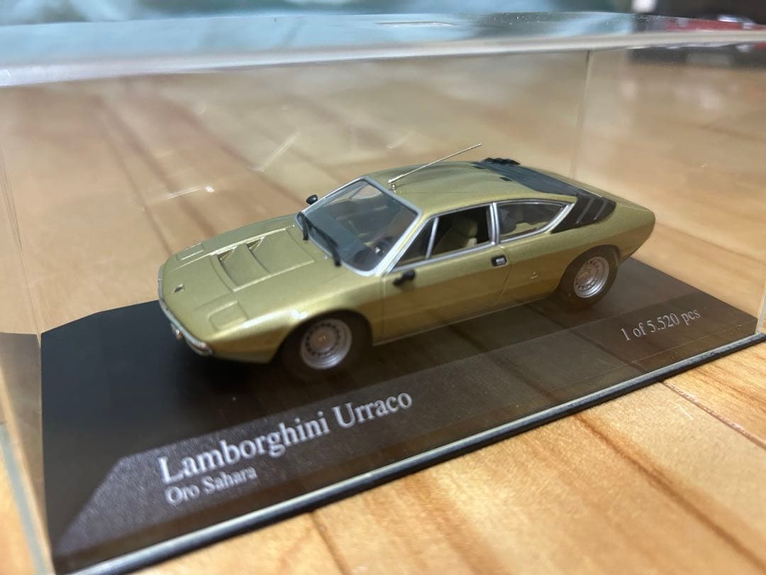 ランボルギーニ ウラッコ 1/43 MINICHAMPS ミニカー ゴールド