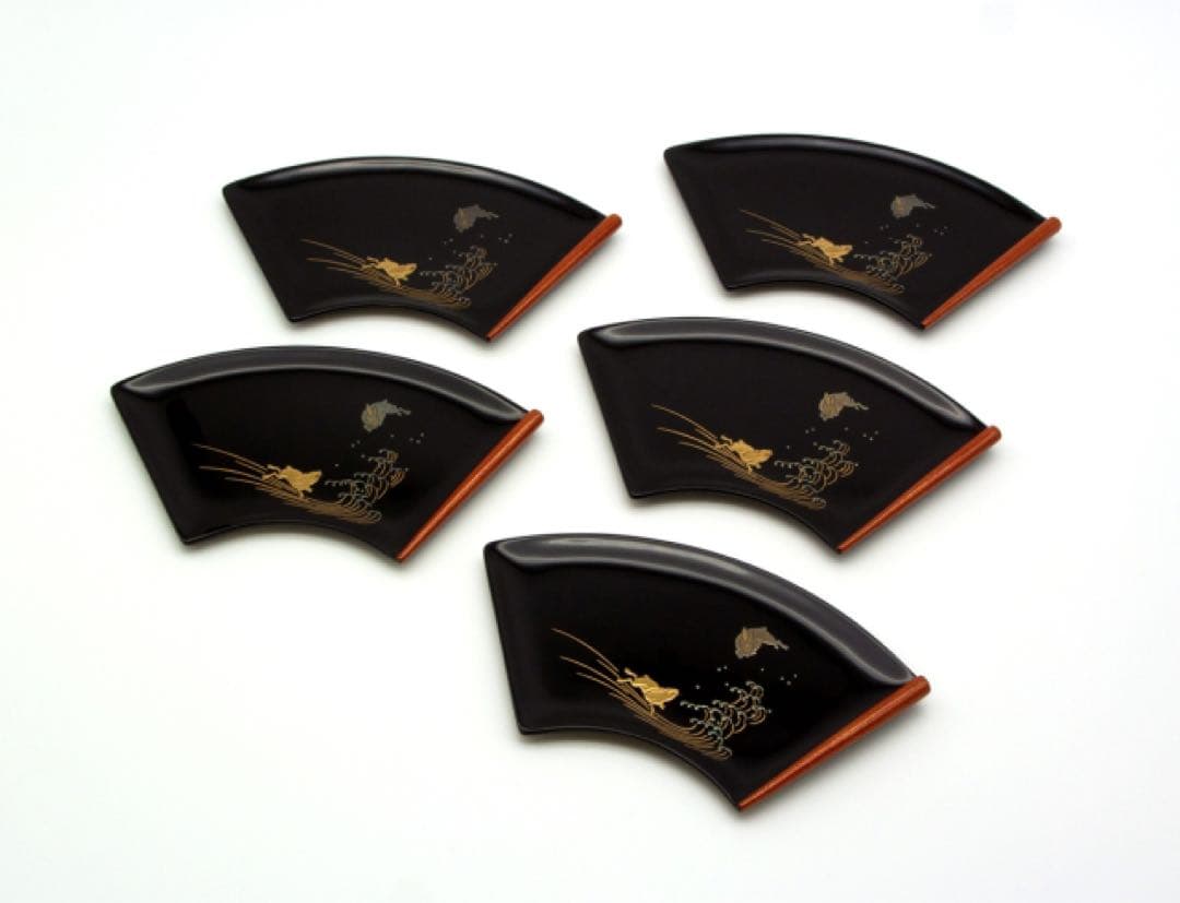 《復興支援》輪島塗　扇型銘々皿（波兎図蒔絵）