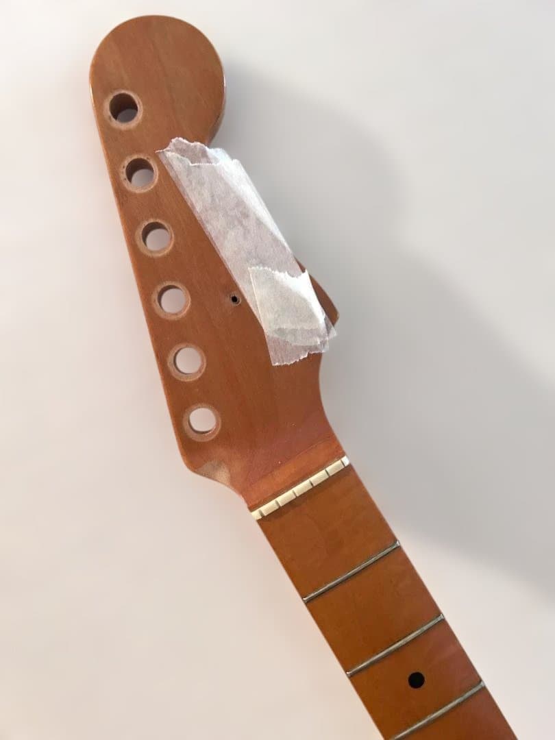 ストラトタイプ・ハードテイル・エレキギター・ボディとネックのジャンクセット