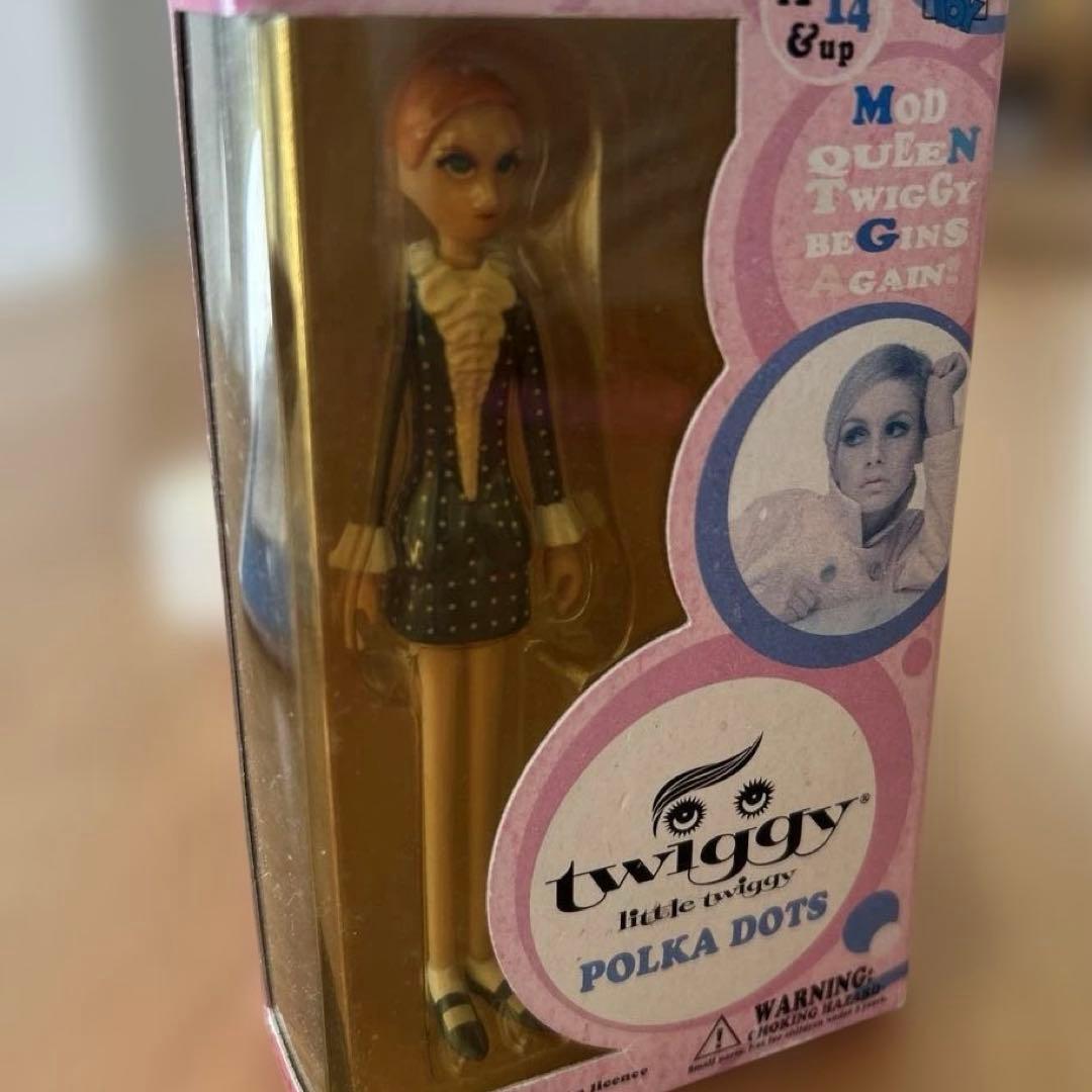 twiggy フィギュア　2種類