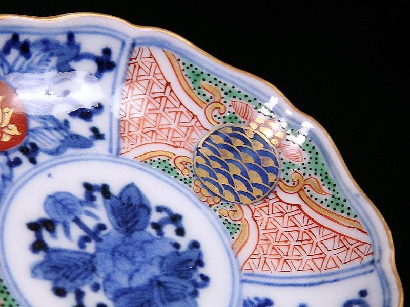 大聖寺伊万里　染錦　青海波に毘沙門亀甲紋　花の図　豆皿　E187AS-CIm