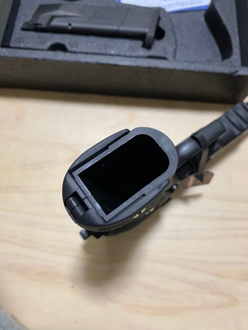 美品　東京マルイ SIG シグ P226R ハーフステンレスシルバーライト付き