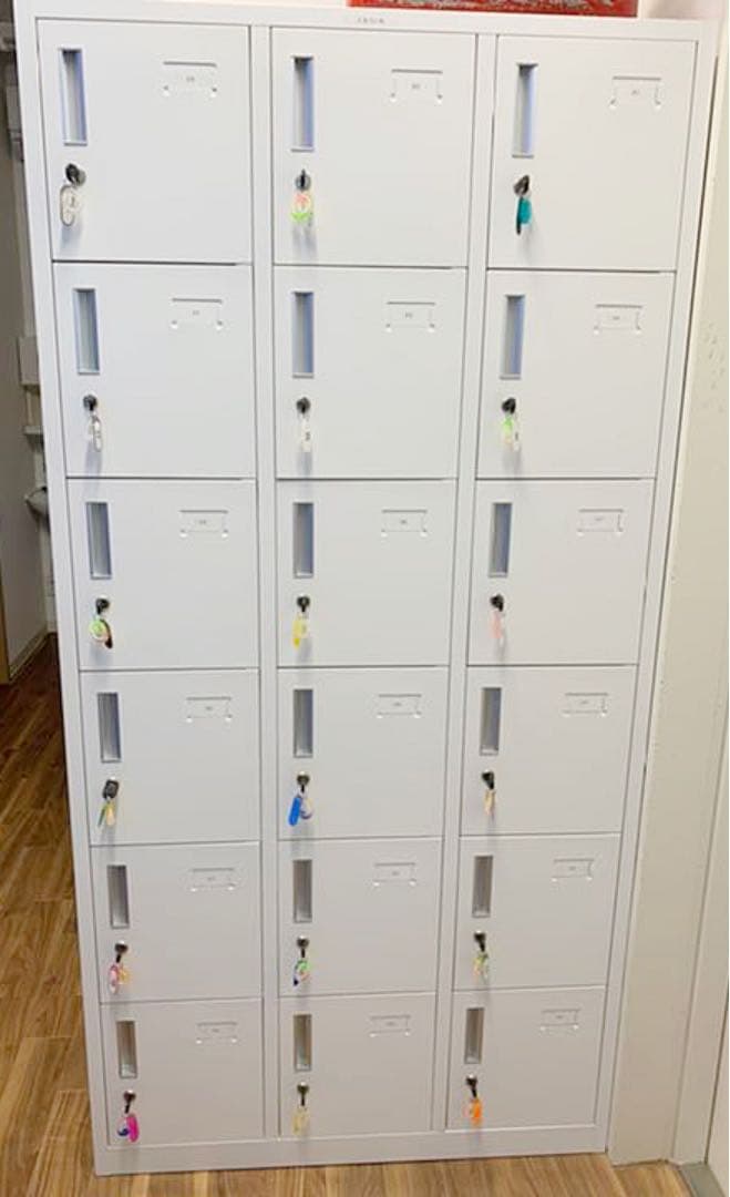 鍵付きロッカー 3列6段 18人用