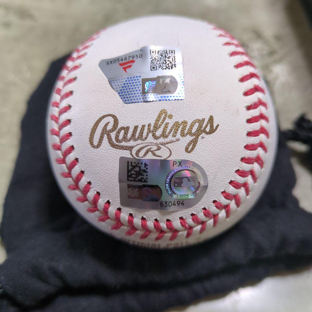 フィリーズのチェイスアトリー選手の直筆サインボールです。証明付きです。