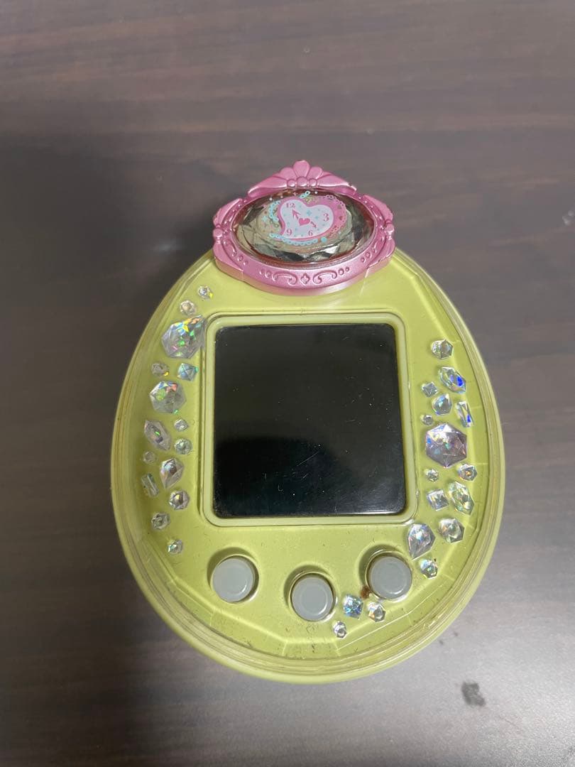 たまごっちピース　黄色　たまデコピアス　ベイビーチェンジ付き