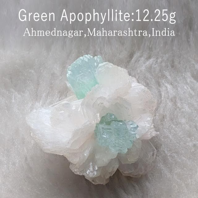 12.25g　グリーンアポフィライト　鉱物標本　アポフィライト　共生鉱物
