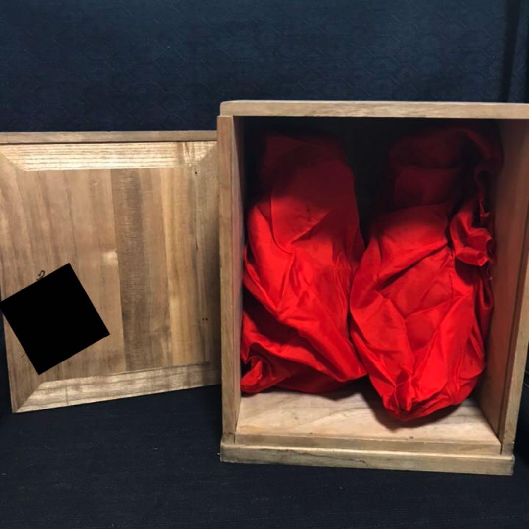 珍品　中国？　廃寺院より　黒ガラスの佛花器