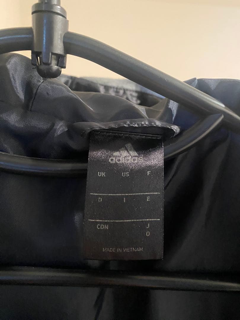 adidas ブラック ダウン ベンチコート