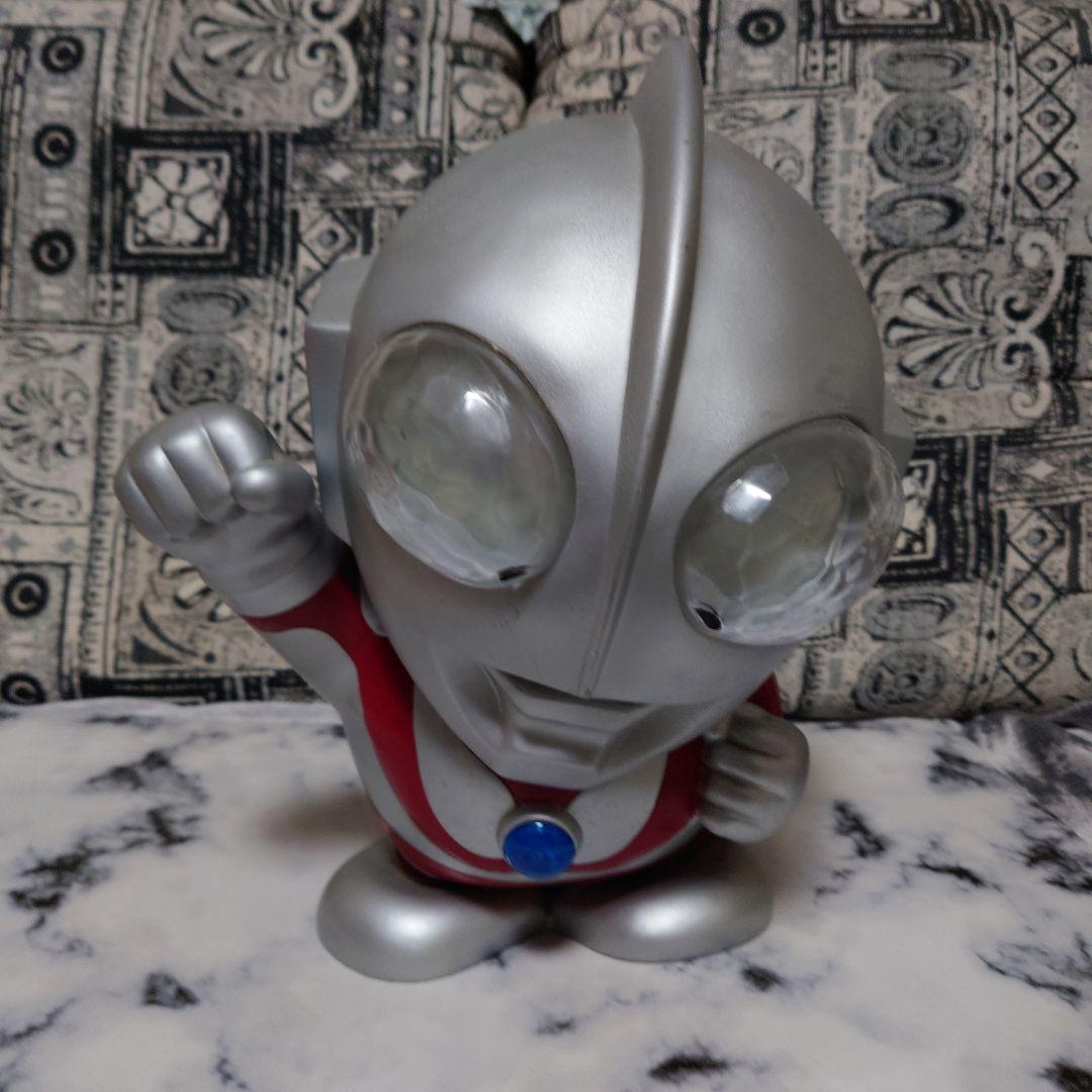 ウルトラマン フィギュア シルバー 赤