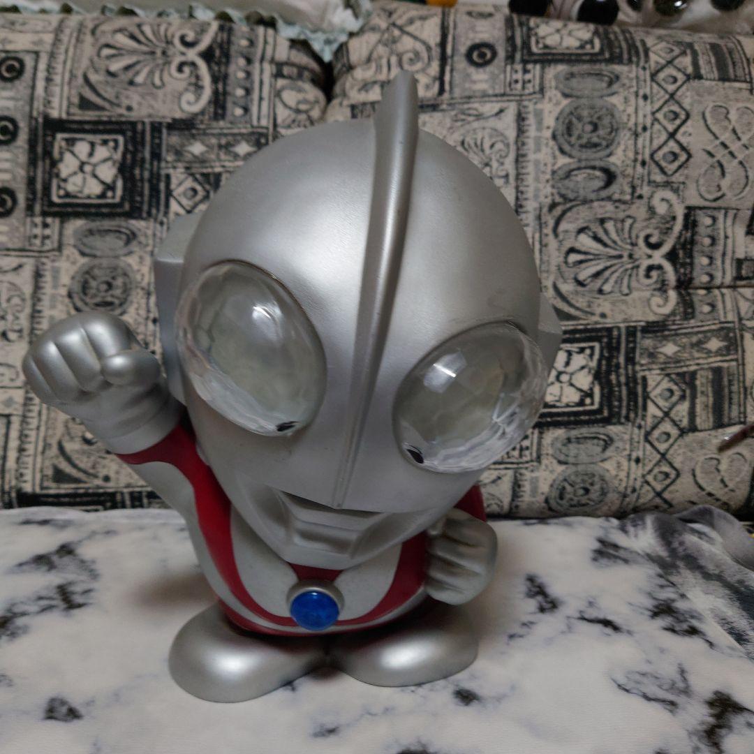 ウルトラマン フィギュア シルバー 赤