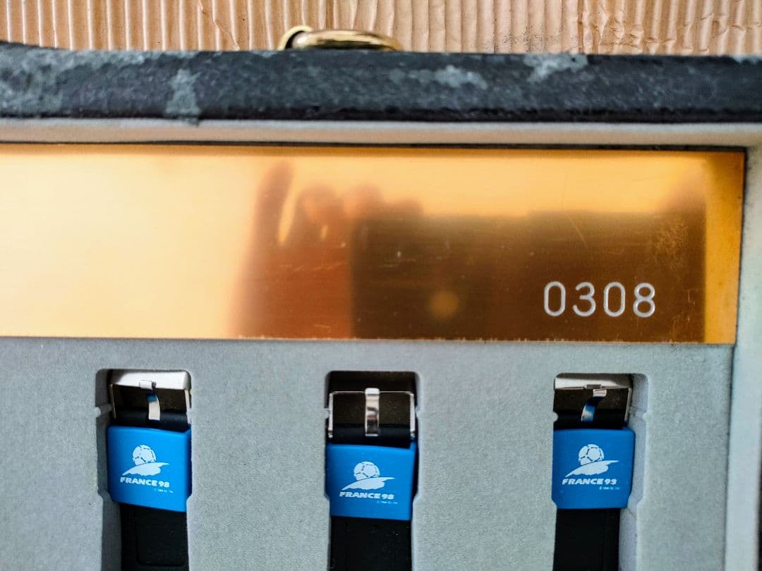 FIFA W杯 フランス1998 (限定品)オフィシャル腕時計セット（32本）