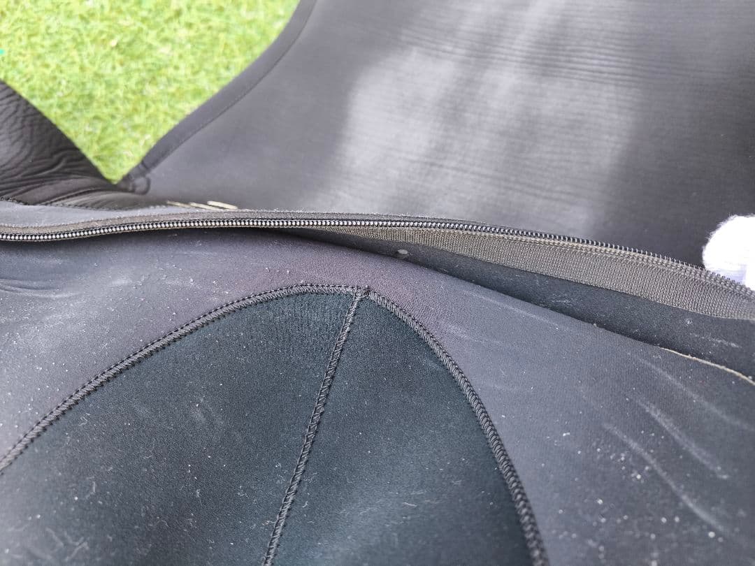 DOVE SURFIN WETSUITS　ドライスーツ