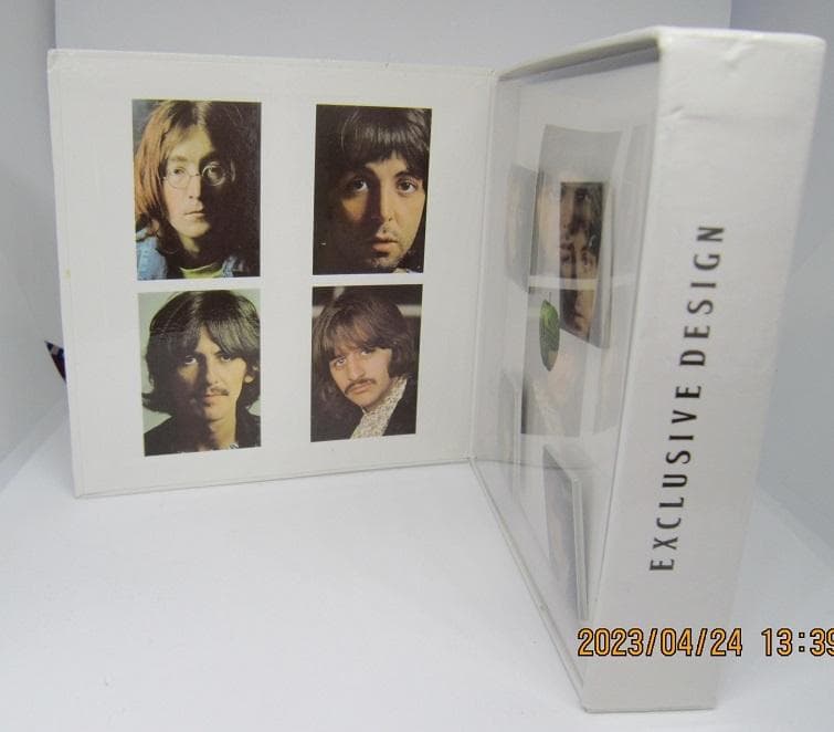 THE BEATLES/ホワイトアルバムのピンバッジ 未使用品