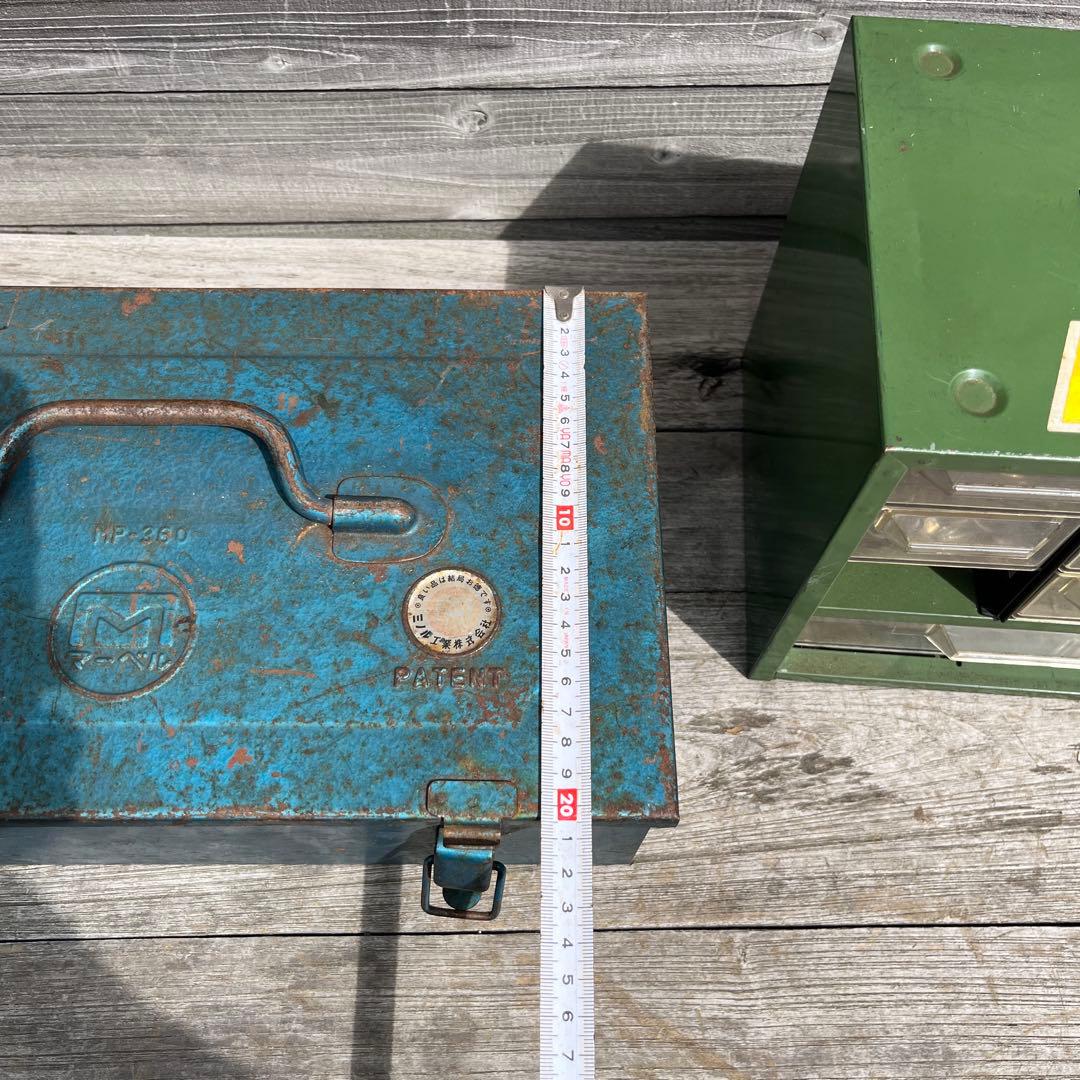 ヴィンテージ　色々部品　工具箱付き