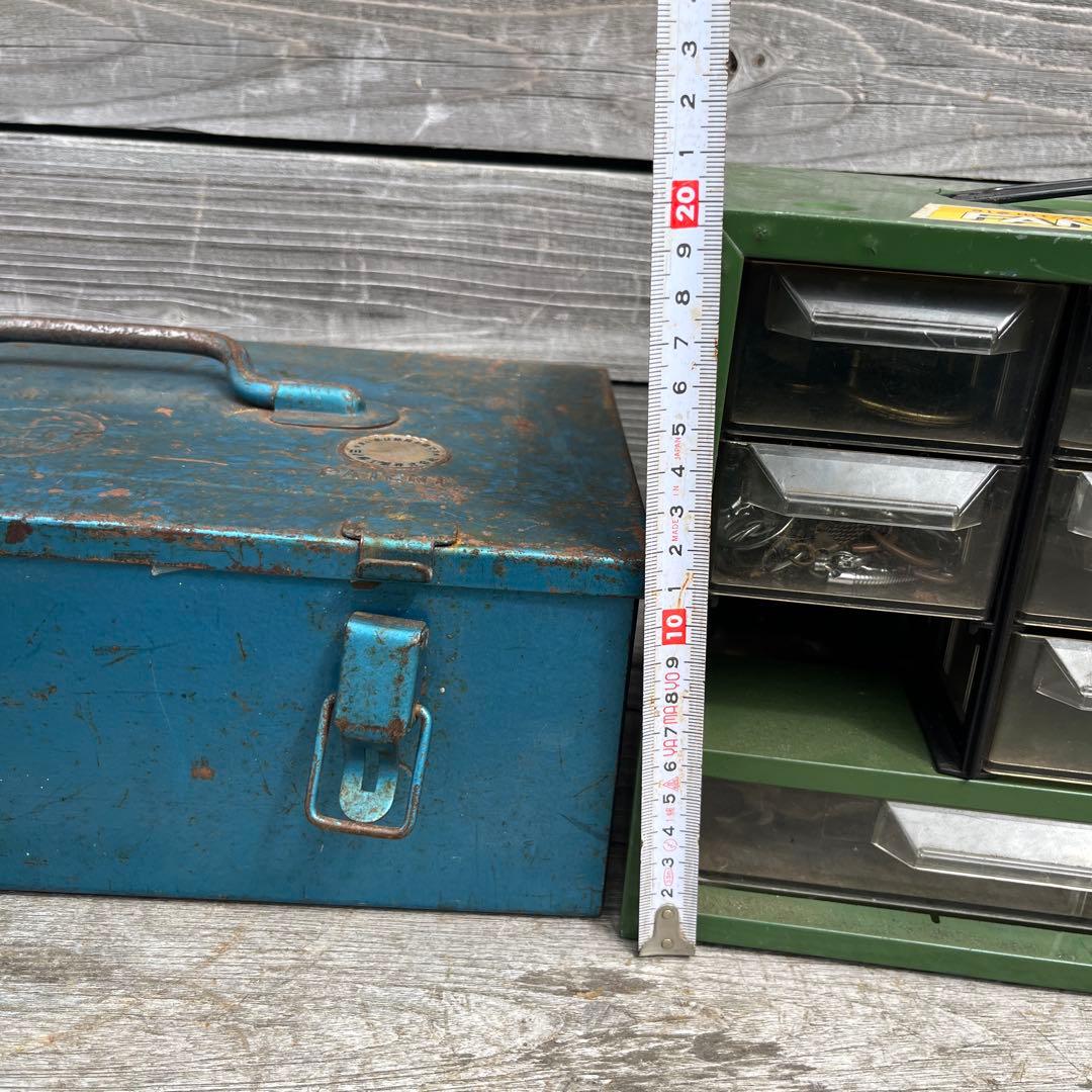 ヴィンテージ　色々部品　工具箱付き
