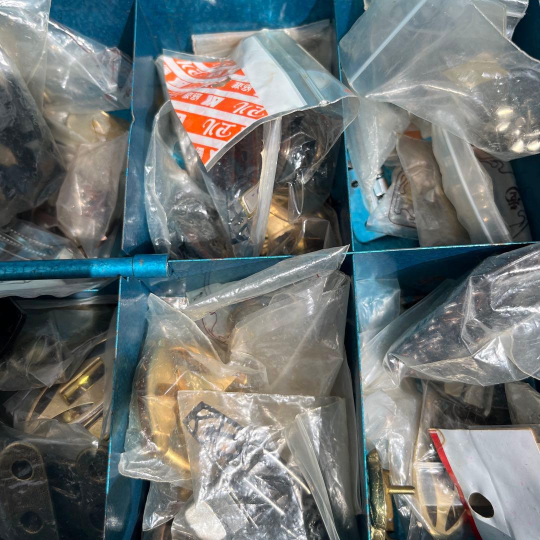 ヴィンテージ　色々部品　工具箱付き