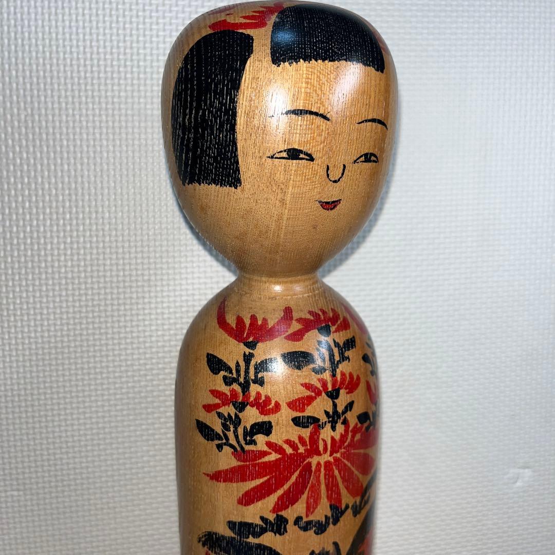 伝統こけし　⭕️超レアダルマと赤色菊花と唐草模様　木地山　現代の名工　小椋久太郎