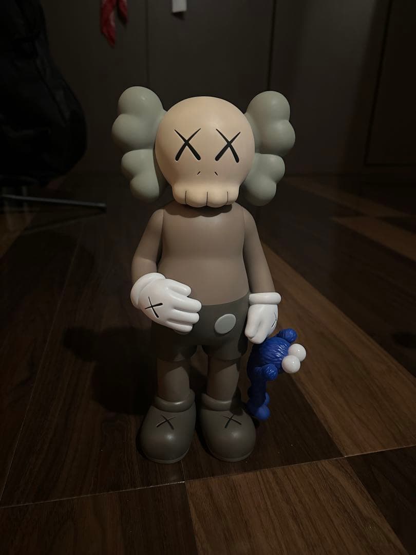 (本物) KAWS SHARE MEDICOM TOY