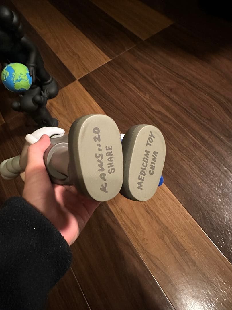 (本物) KAWS SHARE MEDICOM TOY