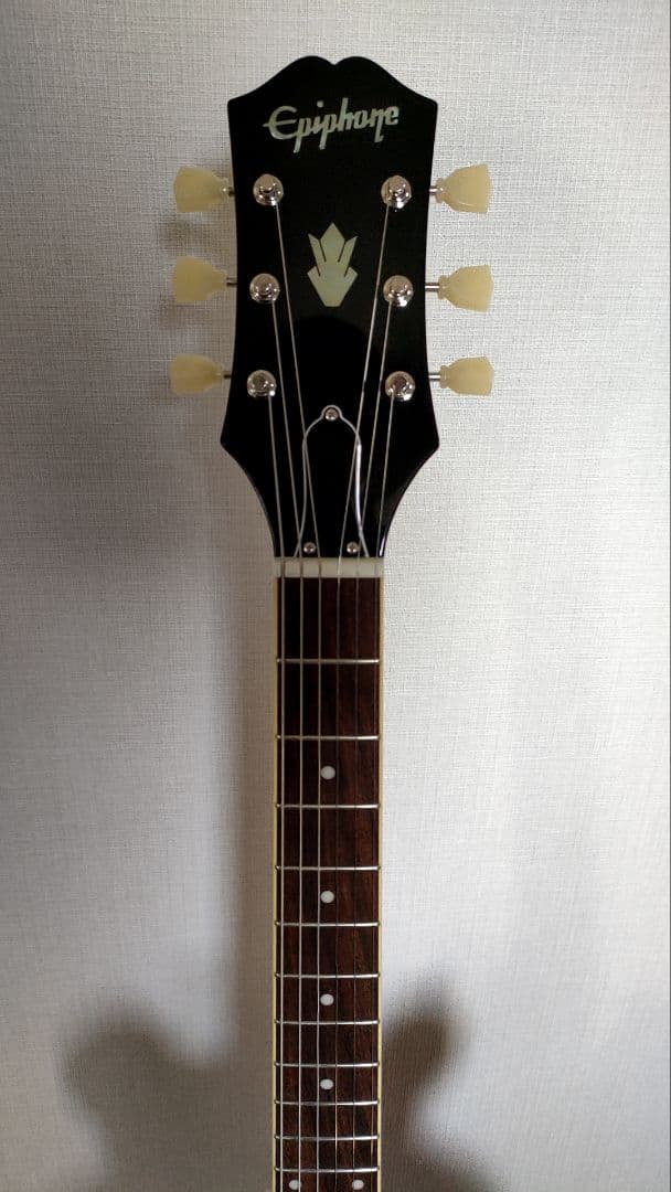 エピフォン　Epiphone Inspired by Gibson ES-335