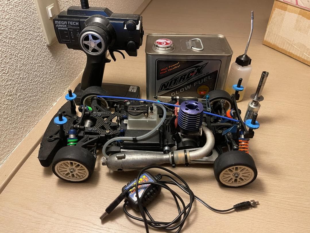 エンジンラジコンカー 京商　v-one