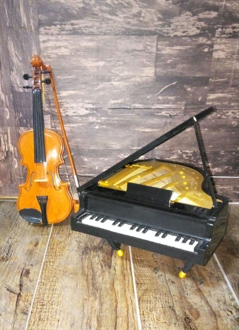 （美品）置物　バイオリンとピアノ　音楽　クラシック　演奏　弦楽器　鍵盤楽器