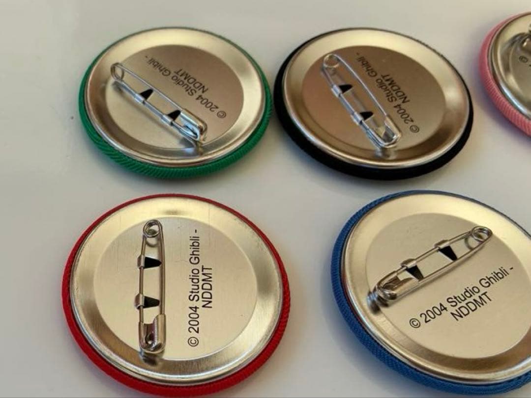 ハウルの動く城　刺繍缶バッジ　ジブリ