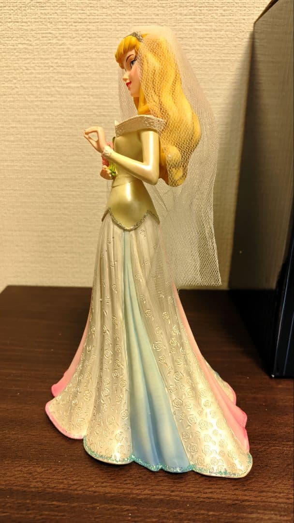 眠れる森の美女　オーロラ姫フィギュア　ショーケースコレクション