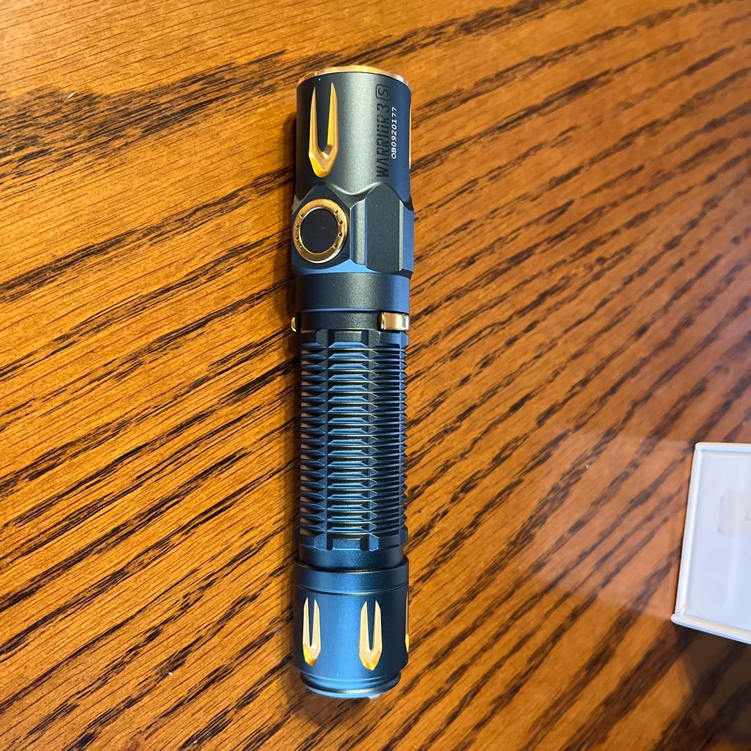 Olight Warrior 3S 懐中電灯 2300ルーメン