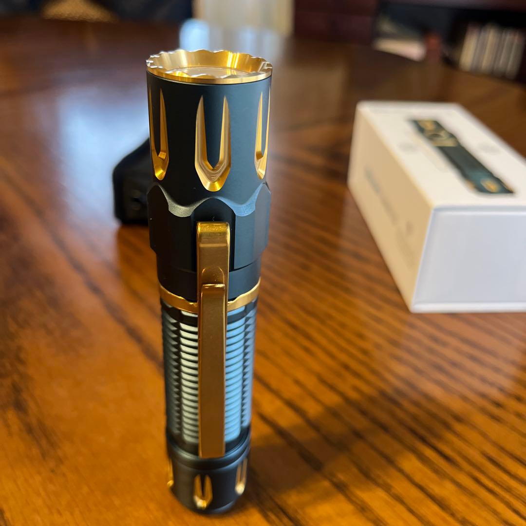 Olight Warrior 3S 懐中電灯 2300ルーメン