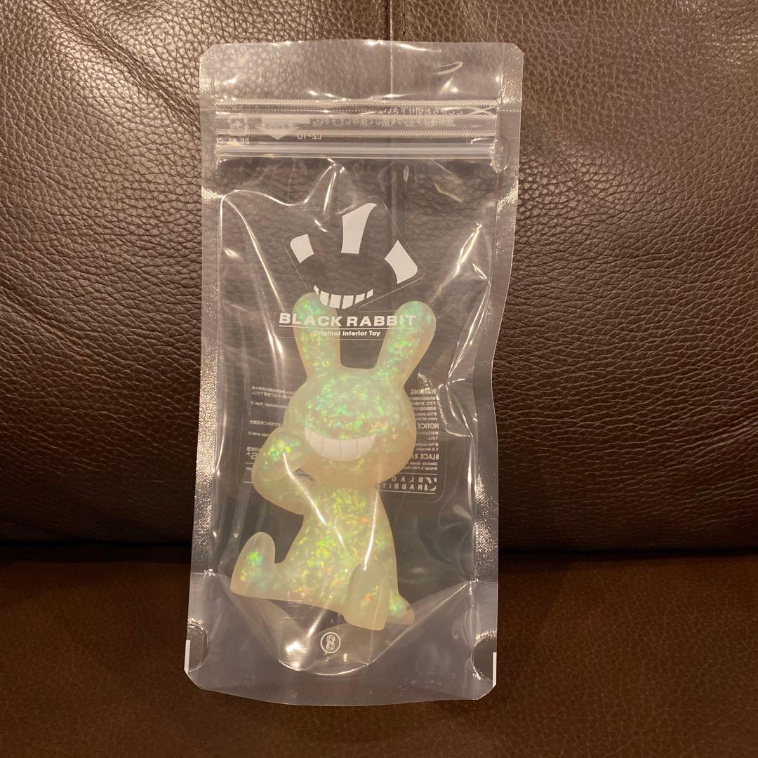 ブラックラビット　白　ラメ