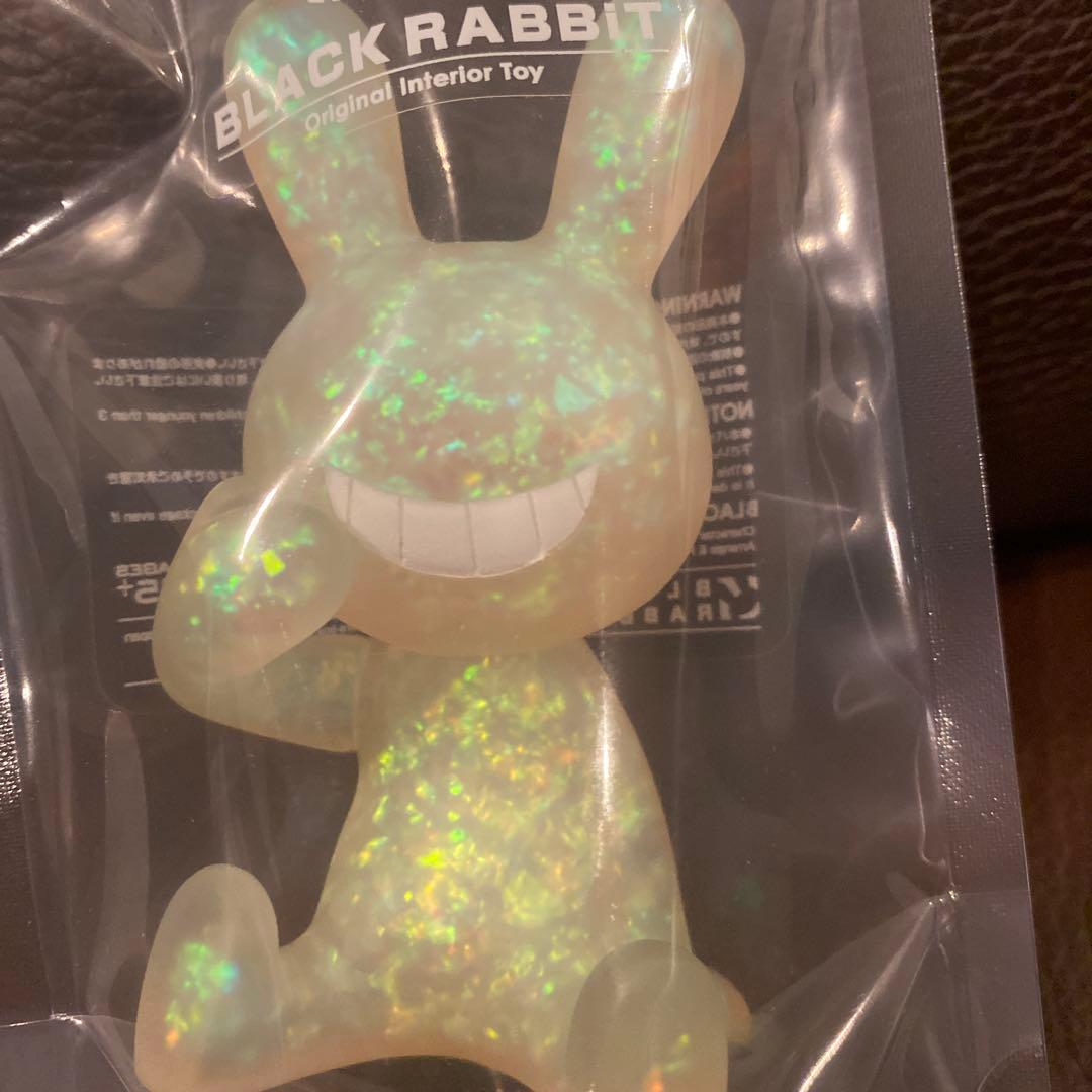 ブラックラビット　白　ラメ