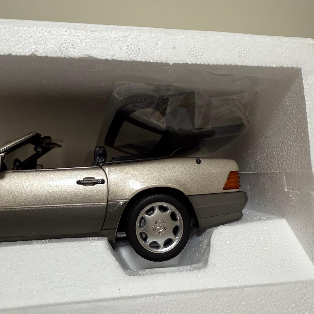 未使用　ノレブ 1/18 メルセデスベンツ 500SL 1989スモークシルバー