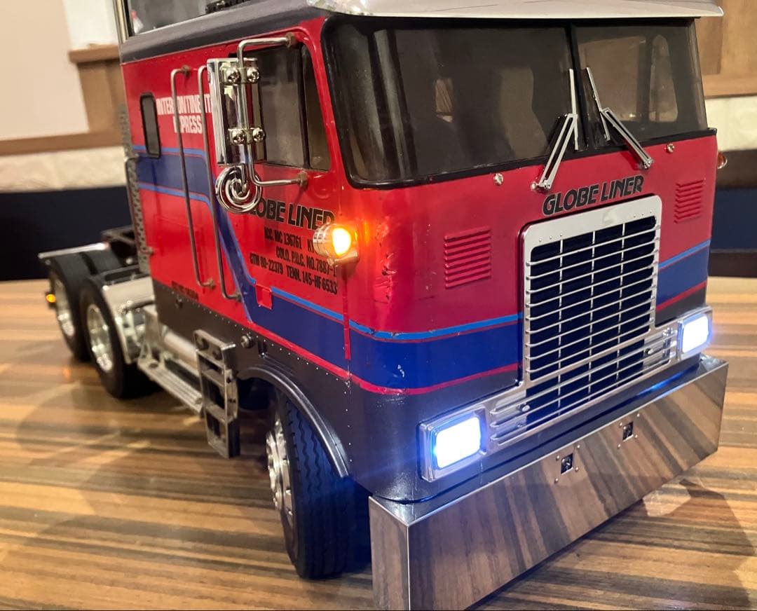 タミヤ 1/14 グローブライナー ライトユニット付き