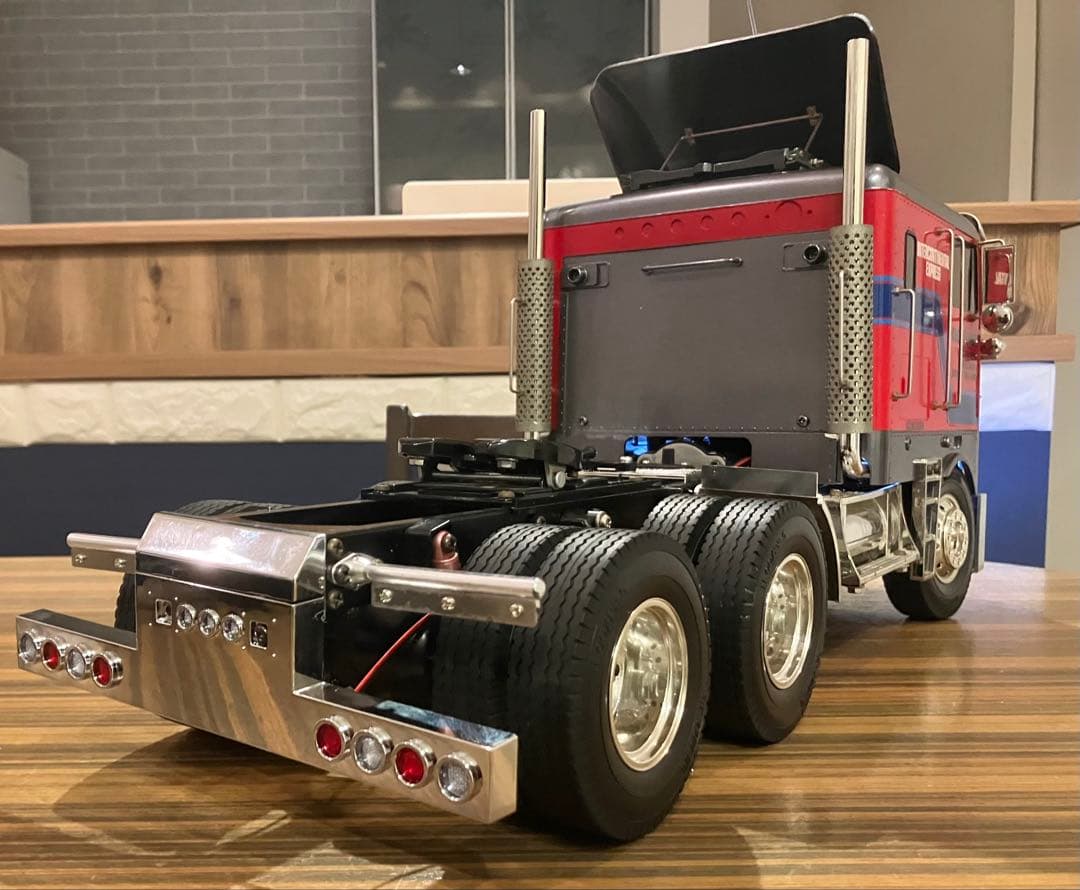 タミヤ 1/14 グローブライナー ライトユニット付き