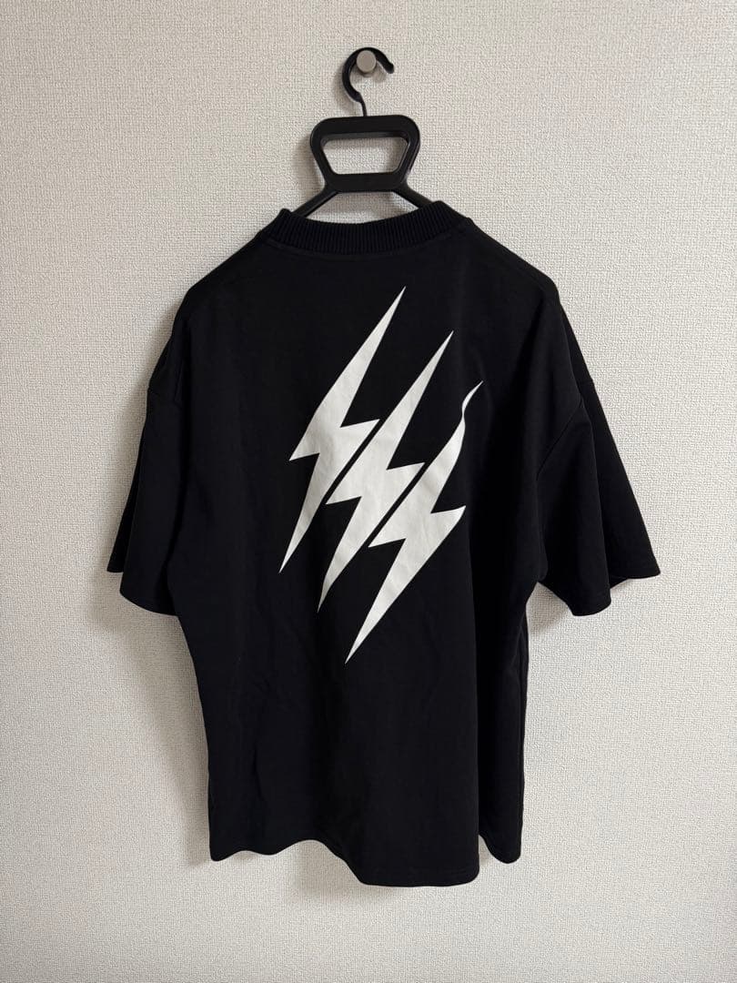 メンズウェア THUNDER STRIPES MOCK NECK TEE