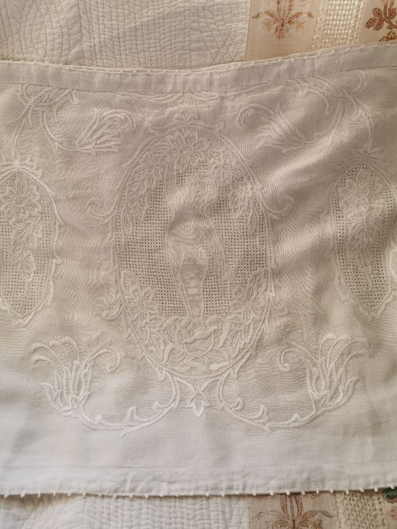 アンティークイタリア ブラットレース 花園の天使 白糸手刺繍クッションカバー