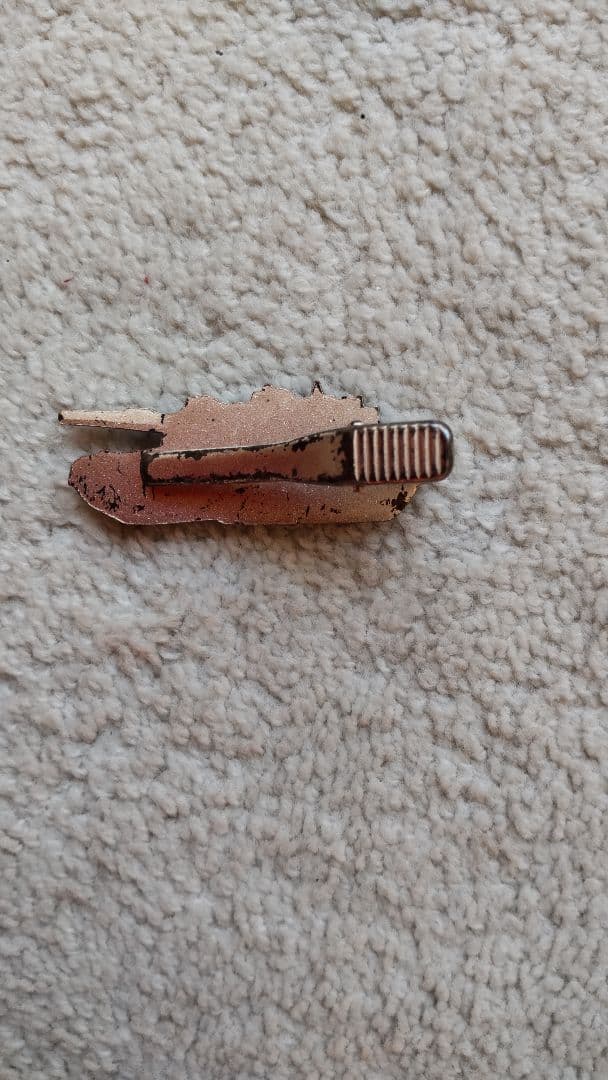 戦車ネクタイピン