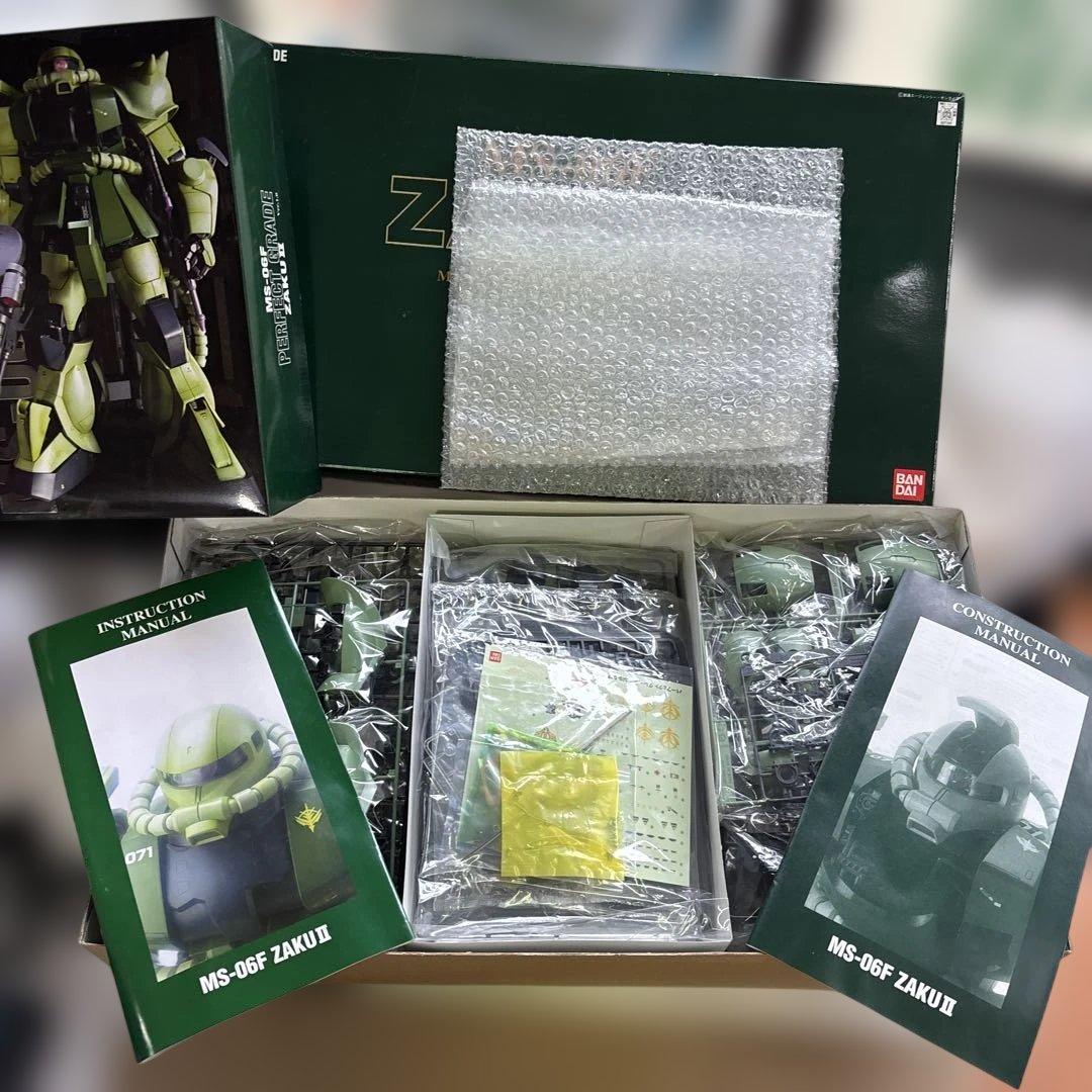 BANDAI PG 1/60 MS-06F ザクII パーフェクトグレード未組立
