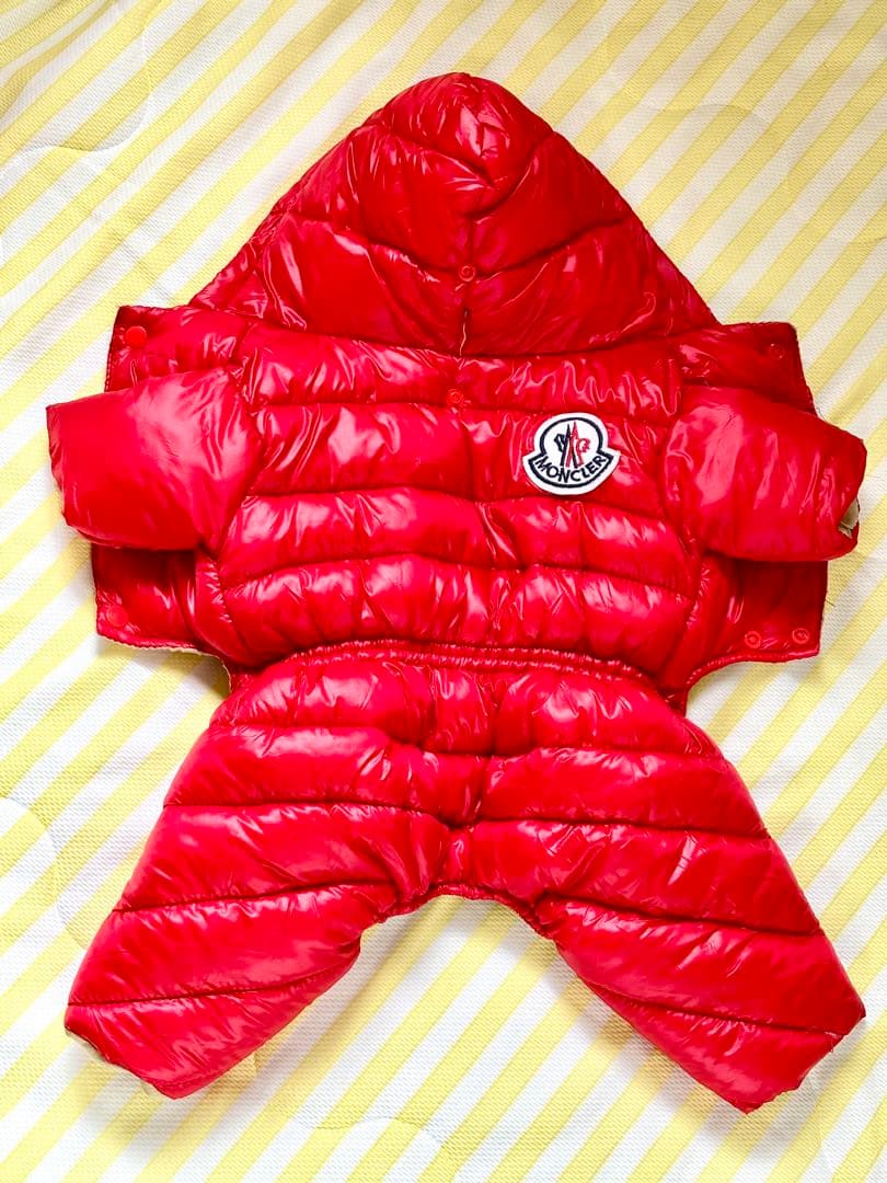 MO-NCLER 犬用ダウンジャケット　赤
