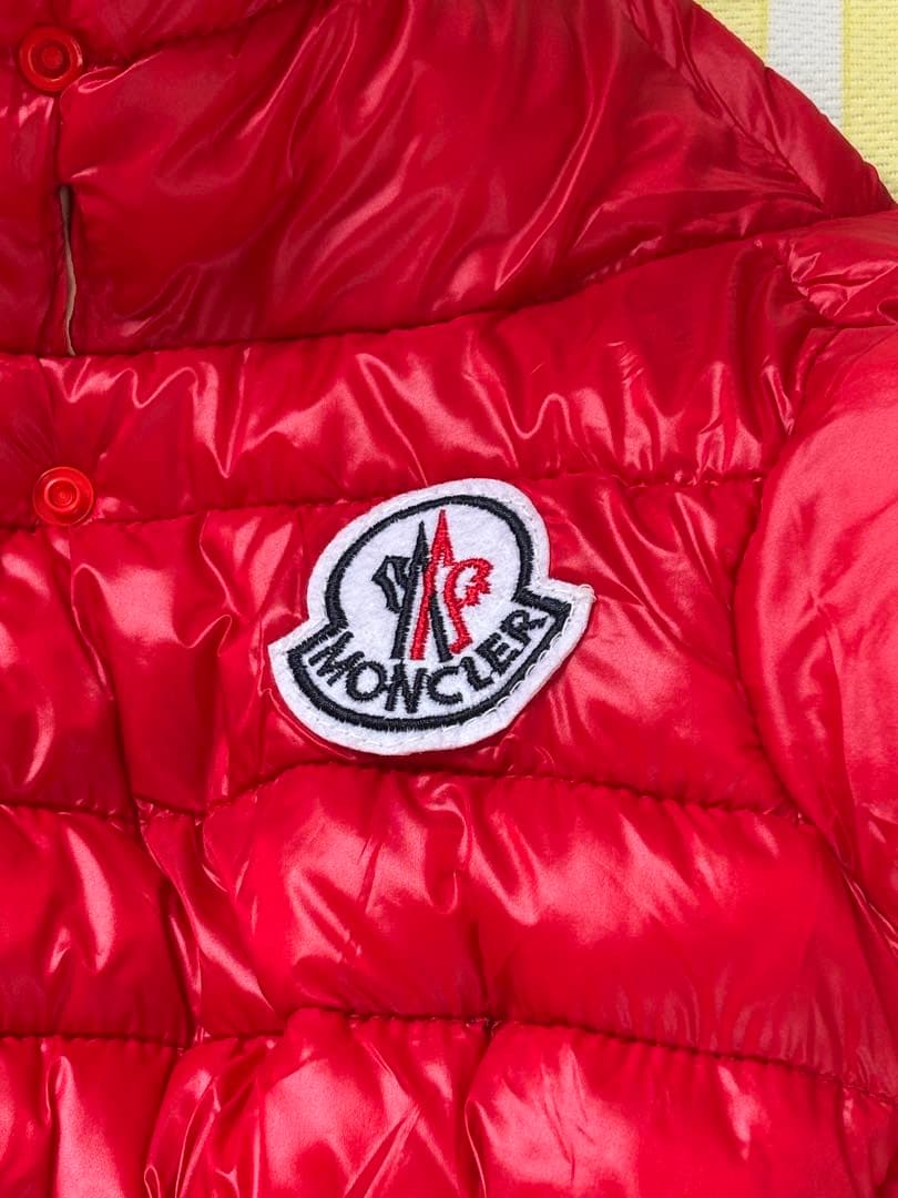 MO-NCLER 犬用ダウンジャケット　赤