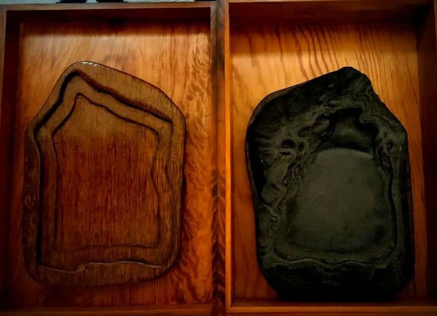 端渓硯 ＋おまけミニ硯 ＋ 筆６本