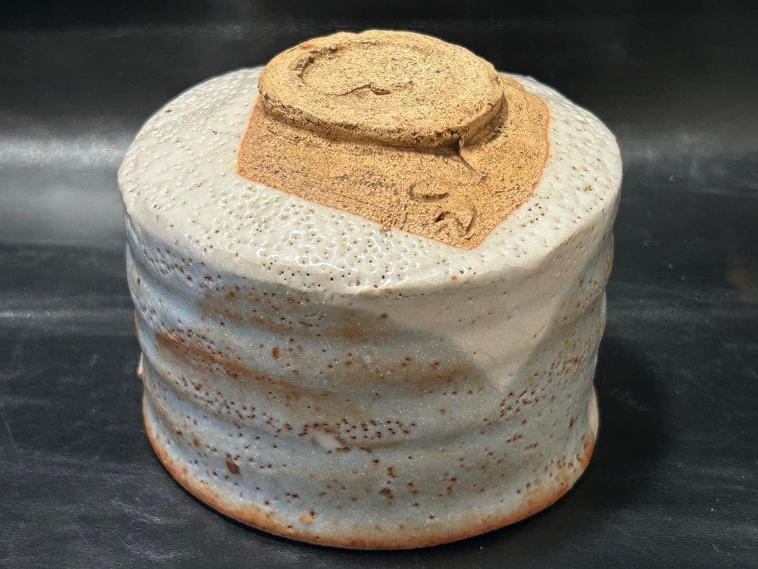 美しい古美術◾️蔵から美しい雪富士の見事な抹茶茶碗が出て来ました。